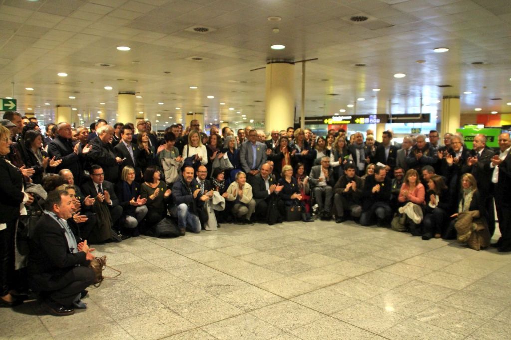 Maires catalans en soutien aux membres du gouvernement catalan